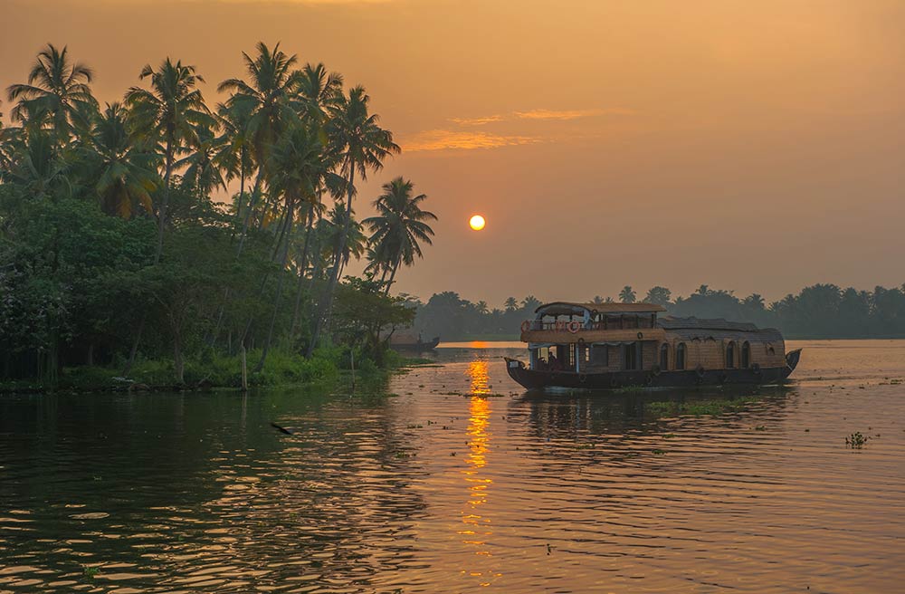 Choosing the Right Kerala Backwaters Location or Places